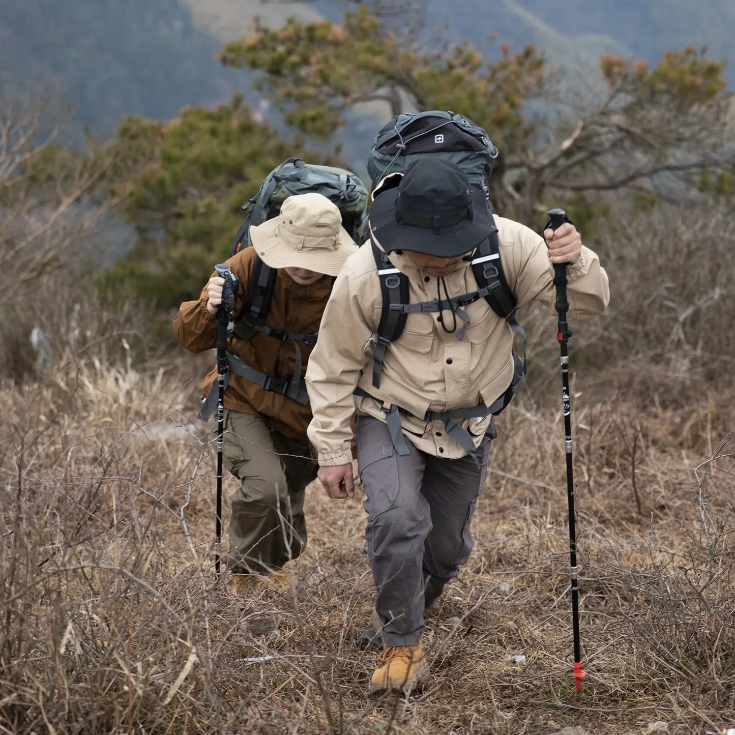 (Pack of 1) BISINNA / Folding Trekking Poles Carbon Fiber Collapsible Telescopic Sticks Lightweight Walking Stick Hiking Climbing